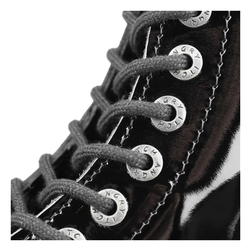angry_itch_14-loch_stiefel_lackleder_schwarz~6.webp
